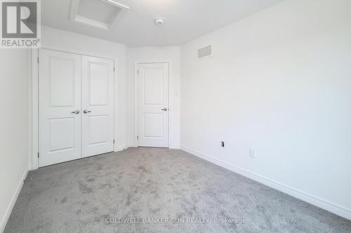 7 Roxanne Drive, Hamilton, ON - Indoor Photo Showing Other Room