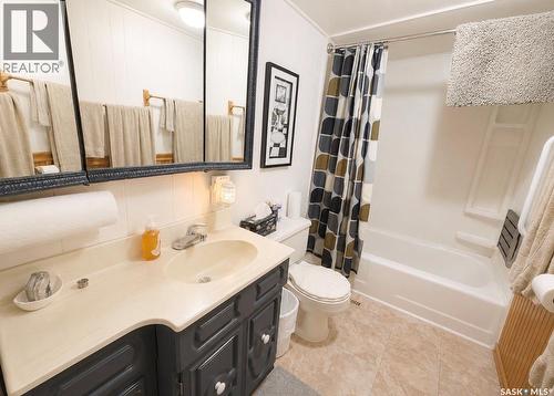 334 6Th Avenue Se, Swift Current, SK - Indoor Photo Showing Bathroom