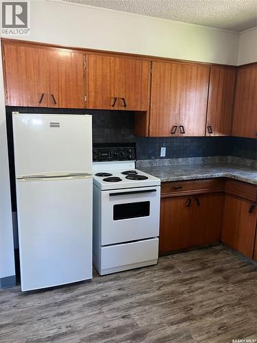 408 6Th Avenue Nw, Ituna, SK - Indoor Photo Showing Kitchen