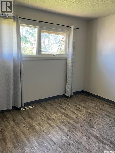 408 6Th Avenue Nw, Ituna, SK - Indoor Photo Showing Other Room
