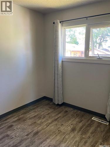 408 6Th Avenue Nw, Ituna, SK - Indoor Photo Showing Other Room