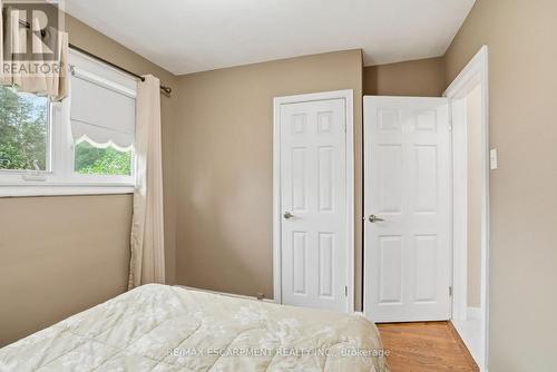 344 East 36Th Street, Hamilton, ON - Indoor Photo Showing Bedroom