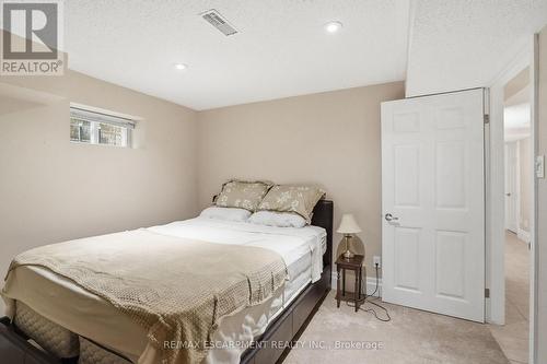 344 East 36Th Street, Hamilton, ON - Indoor Photo Showing Bedroom