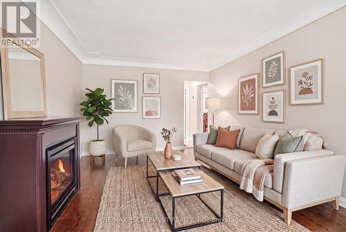 344 East 36Th Street, Hamilton, ON - Indoor Photo Showing Living Room With Fireplace