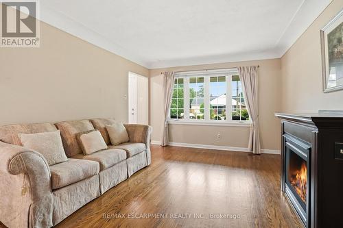 344 East 36Th Street, Hamilton, ON - Indoor Photo Showing Living Room With Fireplace