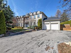 8 COLVESTONE ROAD Toronto, ON M2L 1X3