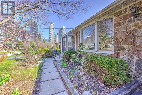 63 HOPPERTON DRIVE , Toronto, Ontario M2L 2S7 2