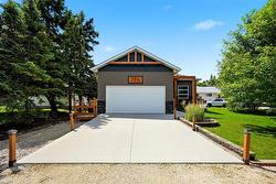 776 Bonner Avenue  Winnipeg, MB R2G 2J7