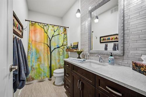 776 Bonner Avenue, Winnipeg, MB - Indoor Photo Showing Bathroom