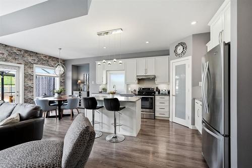 776 Bonner Avenue, Winnipeg, MB - Indoor Photo Showing Kitchen With Upgraded Kitchen
