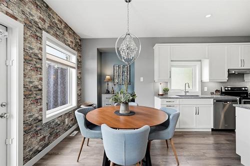 776 Bonner Avenue, Winnipeg, MB - Indoor Photo Showing Dining Room