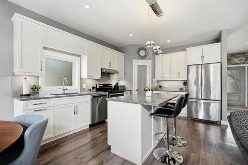 776 Bonner Avenue, Winnipeg, MB - Indoor Photo Showing Kitchen With Stainless Steel Kitchen With Upgraded Kitchen