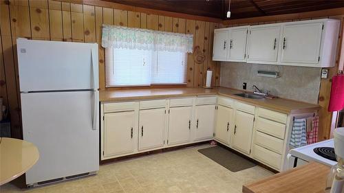 21 Selkirk Avenue, Dunnottar, MB - Indoor Photo Showing Kitchen