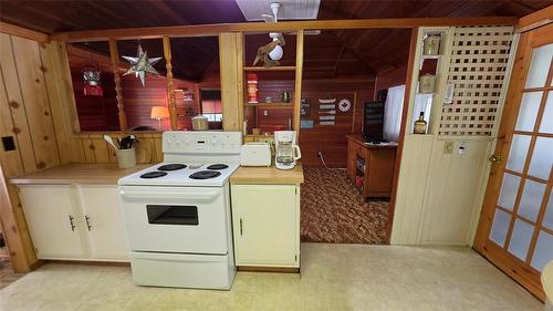 21 Selkirk Avenue, Dunnottar, MB - Indoor Photo Showing Other Room