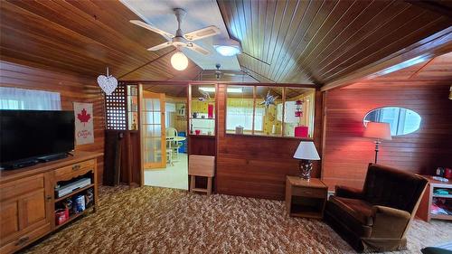 21 Selkirk Avenue, Dunnottar, MB - Indoor Photo Showing Other Room