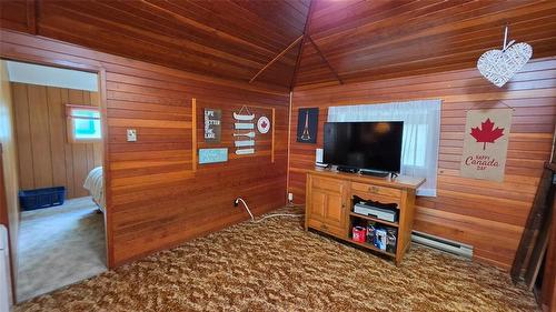21 Selkirk Avenue, Dunnottar, MB - Indoor Photo Showing Other Room
