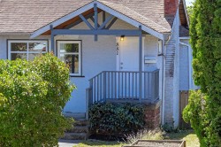 881 Leslie Dr Saanich, BC V8X 2Y3