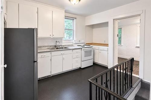 749 Dudley Ave, Winnipeg, MB - Indoor Photo Showing Kitchen With Double Sink