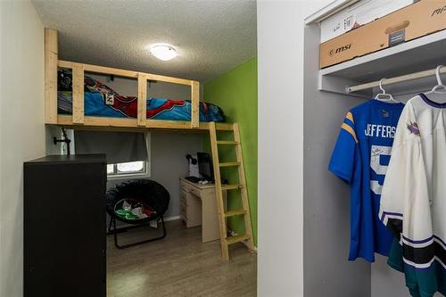 241 Lake Ridge Rd, Winnipeg, MB - Indoor Photo Showing Other Room