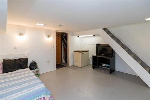 241 Lake Ridge Rd, Winnipeg, MB - Indoor