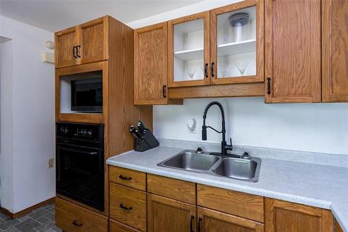 241 Lake Ridge Rd, Winnipeg, MB - Indoor Photo Showing Kitchen With Double Sink