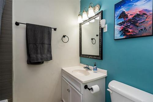 241 Lake Ridge Rd, Winnipeg, MB - Indoor Photo Showing Bathroom