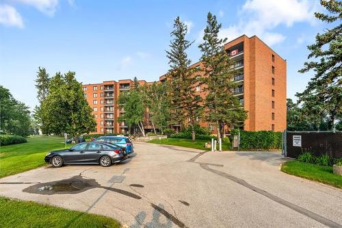 102-916 Cloutier DR  Winnipeg, MB R3V 1W9