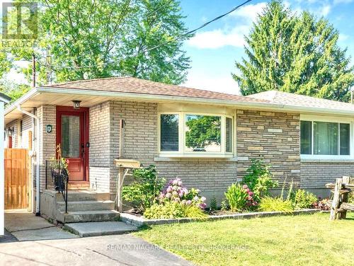 8 LAKEHURST DRIVE  St. Catharines (Lakeport), ON L2N 4C2