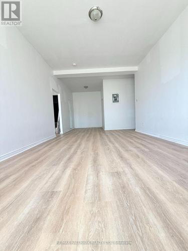 3 - 2881 LAWRENCE AVENUE E , Toronto, Ontario M1P 2S9 3
