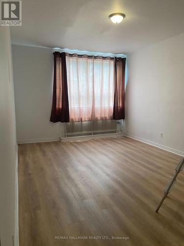3 - 2881 LAWRENCE AVENUE E , Toronto, Ontario M1P 2S9 4