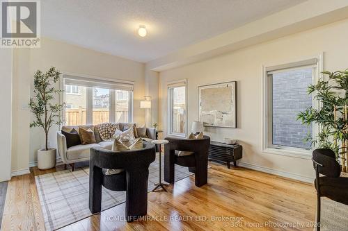 2528 Athena Path, Pickering, ON - Indoor Photo Showing Living Room