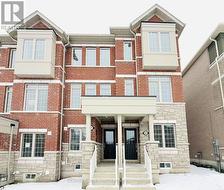 925 CROWSNEST HOLLOW  Pickering, ON L1X 0P4