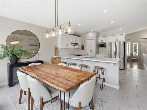142 Linmar Way, Winnipeg, MB - Indoor Photo Showing Dining Room
