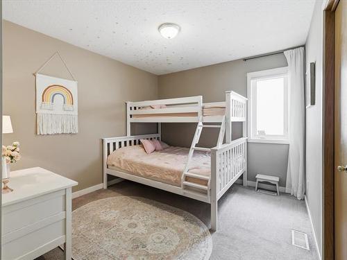 142 Linmar Way, Winnipeg, MB - Indoor Photo Showing Bedroom