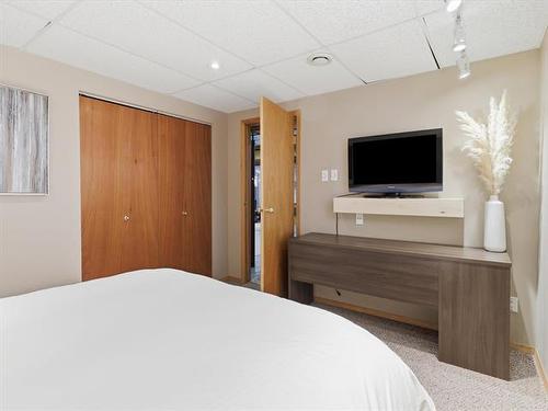 142 Linmar Way, Winnipeg, MB - Indoor Photo Showing Bedroom