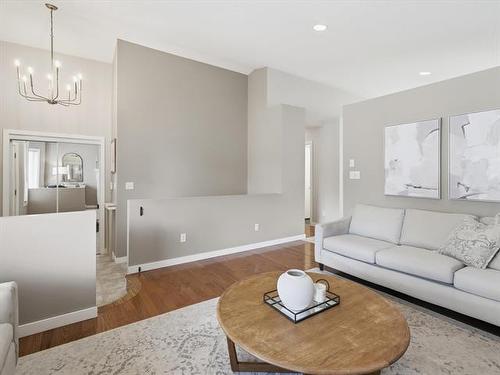142 Linmar Way, Winnipeg, MB - Indoor Photo Showing Living Room
