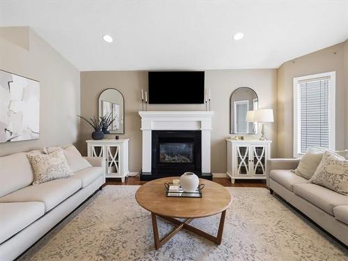 142 Linmar Way, Winnipeg, MB - Indoor Photo Showing Living Room With Fireplace