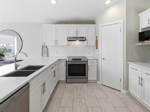 142 Linmar Way, Winnipeg, MB - Indoor Photo Showing Kitchen With Double Sink
