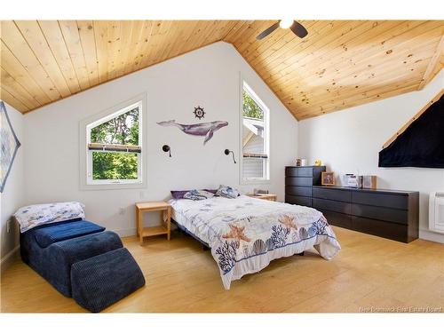 240 Hills Point Rd, Oak Bay, NB 