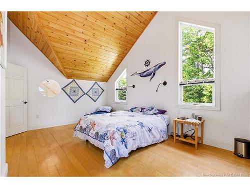 240 Hills Point Rd, Oak Bay, NB 