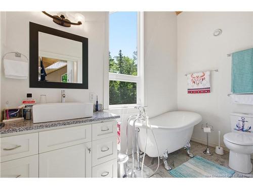 240 Hills Point Rd, Oak Bay, NB 