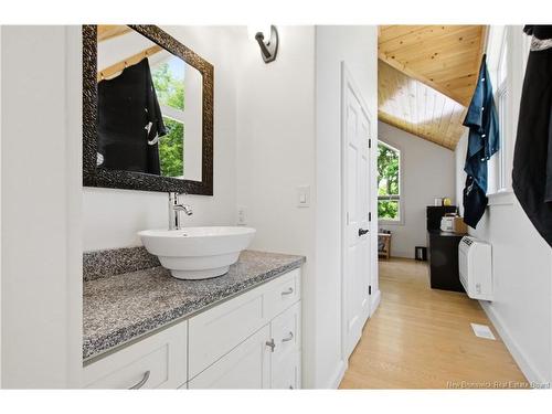 240 Hills Point Rd, Oak Bay, NB 
