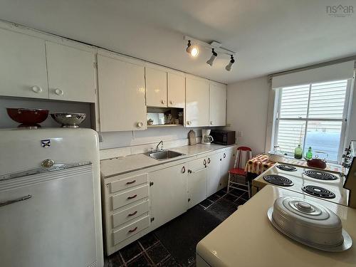 13886 Highway 6, Wallace, NS - Indoor Photo Showing Kitchen