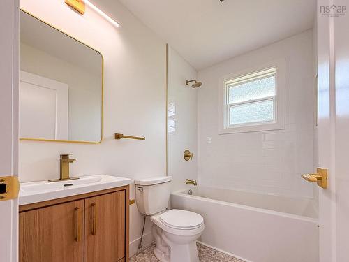 967 Westmount Road, Westmount, NS - Indoor Photo Showing Bathroom