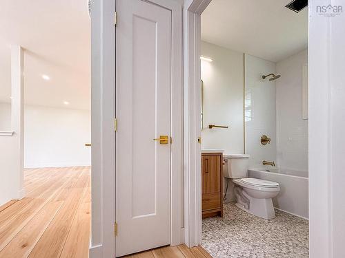 967 Westmount Road, Westmount, NS - Indoor Photo Showing Bathroom