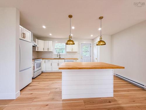 967 Westmount Road, Westmount, NS - Indoor Photo Showing Kitchen