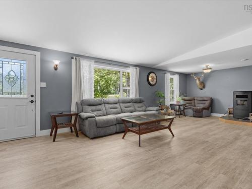 5720 Highway 325, West Clifford, NS - Indoor Photo Showing Living Room