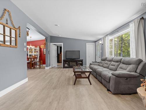 5720 Highway 325, West Clifford, NS - Indoor Photo Showing Living Room