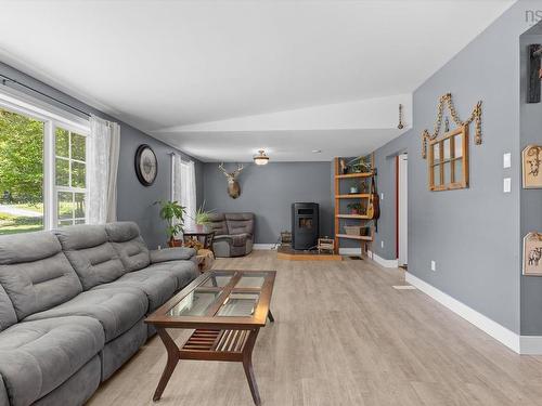 5720 Highway 325, West Clifford, NS - Indoor Photo Showing Living Room