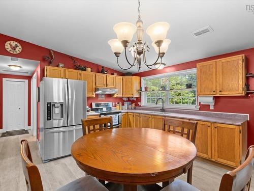 5720 Highway 325, West Clifford, NS - Indoor Photo Showing Dining Room